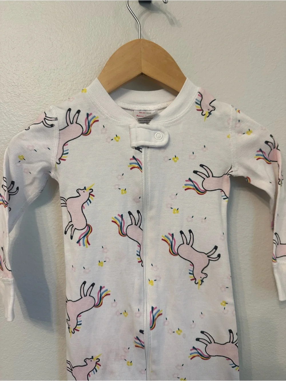 Hanna Andersson Zip Up Footless Pajamas with Pink Rainbow Unicorns